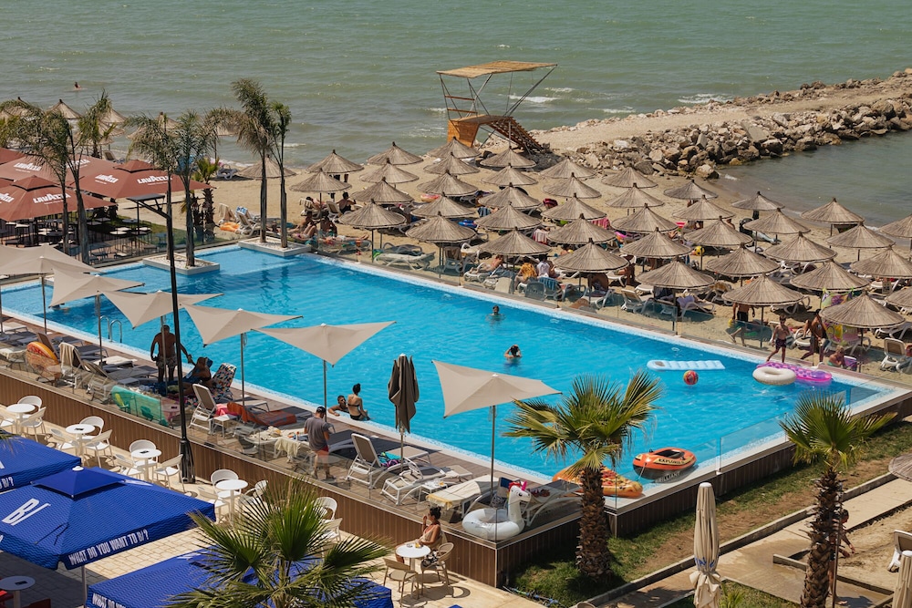 Brilliant Hotel & SPA Golem 39/43