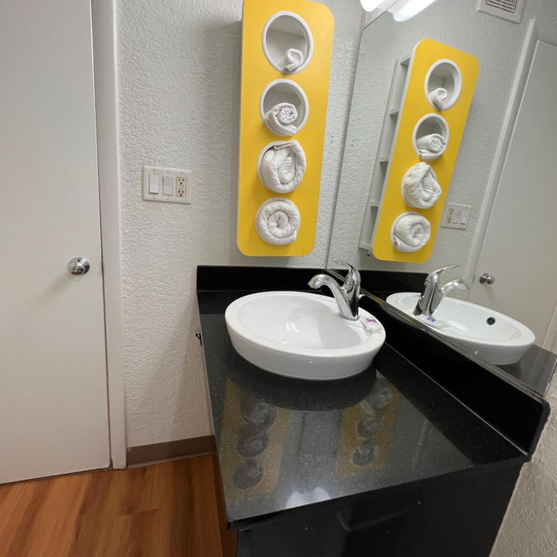 1 Full Bed - ADA/RI Shower/Micfridge, NS، Motel6 Longview, TX 10/10