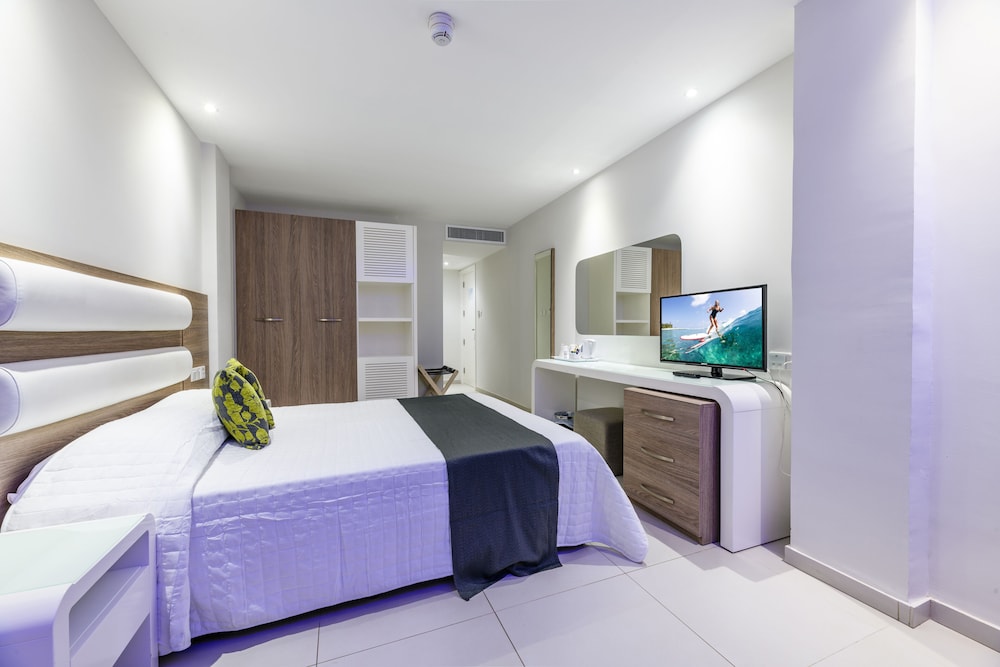 Tasia Maris Sands Beach Hotel - Adults Only 18/50