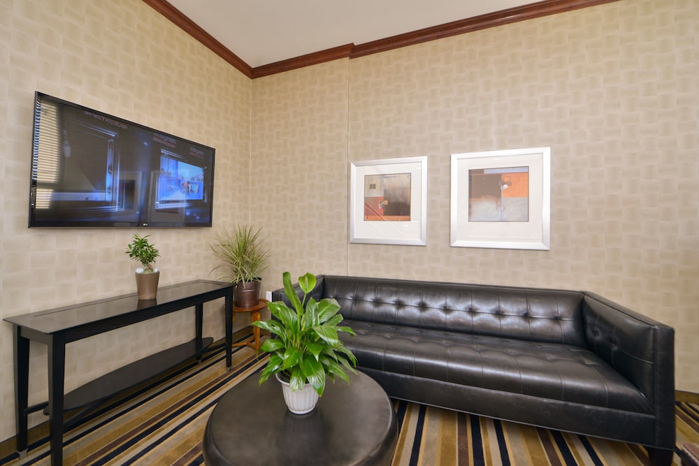 Holiday Inn Express Laguardia Arpt 5/29