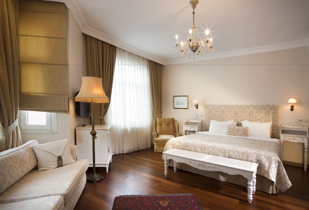 2 BEDROOMS, FAMILY SUITE