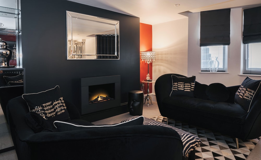 Square Townhouse 33/50