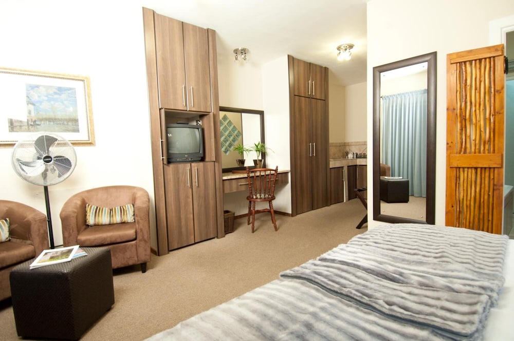 Overmeer Guest House 26/42