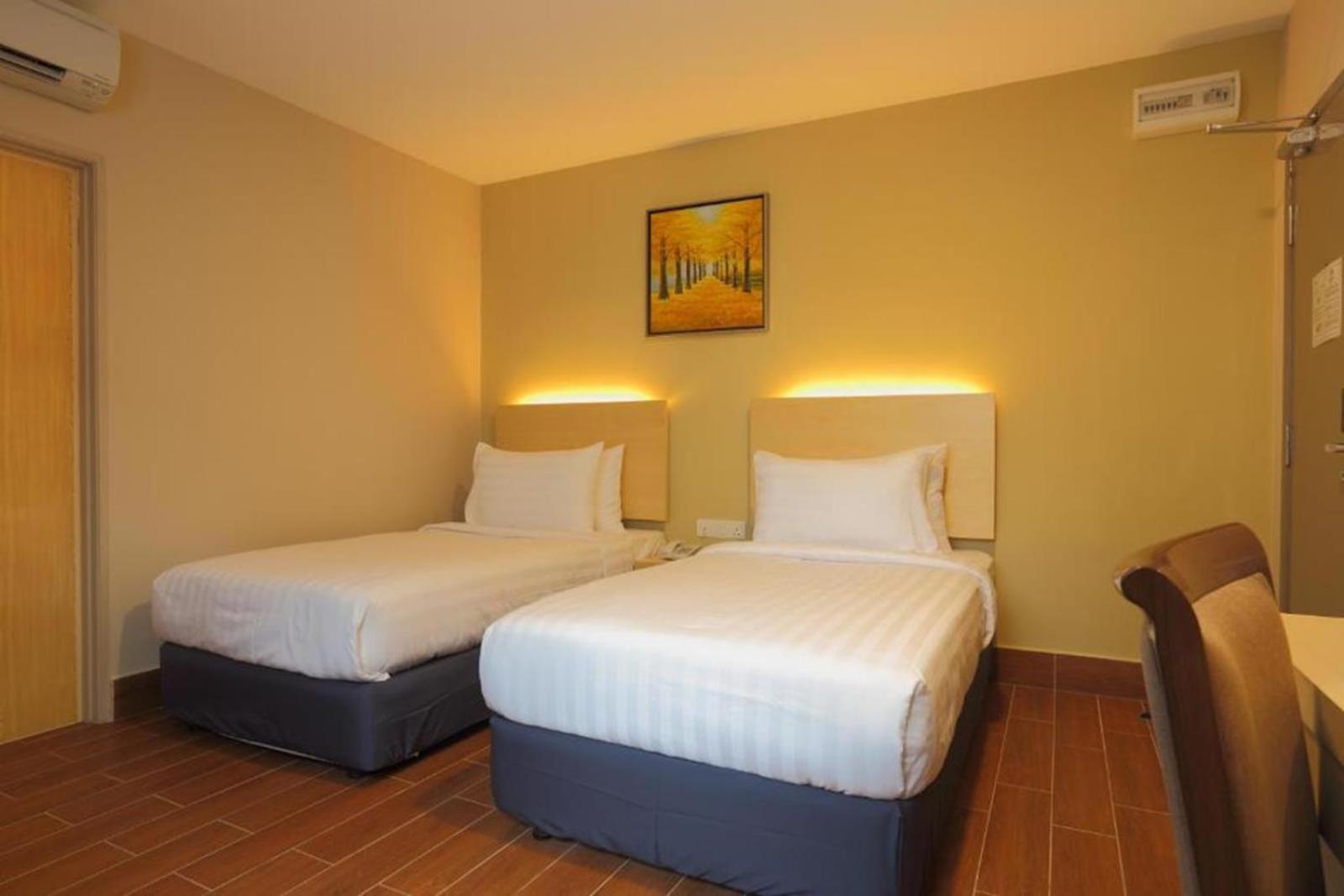 Standard, Twin Beds, No Window