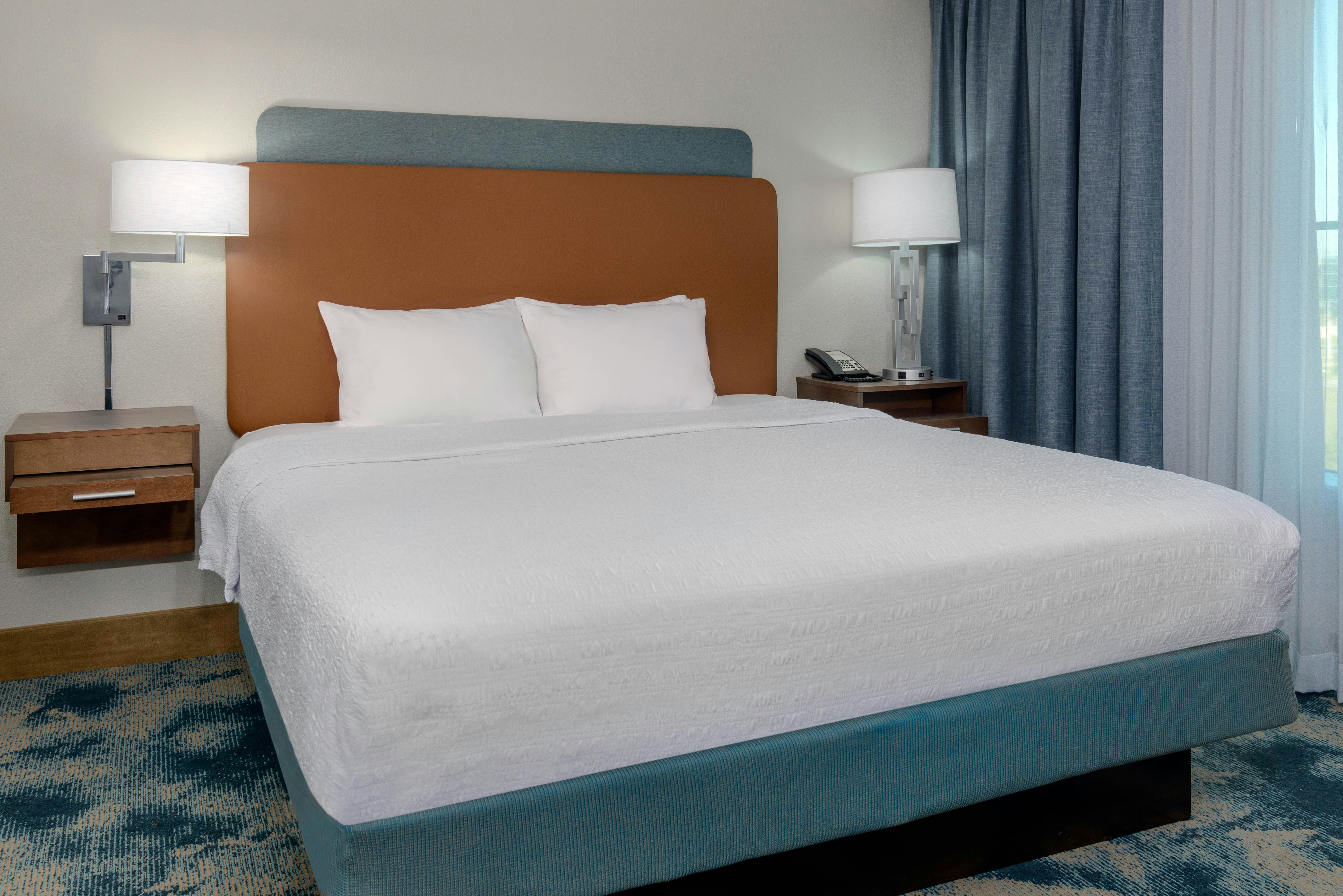 STUDIO, KING BED, ACCESSIBLE