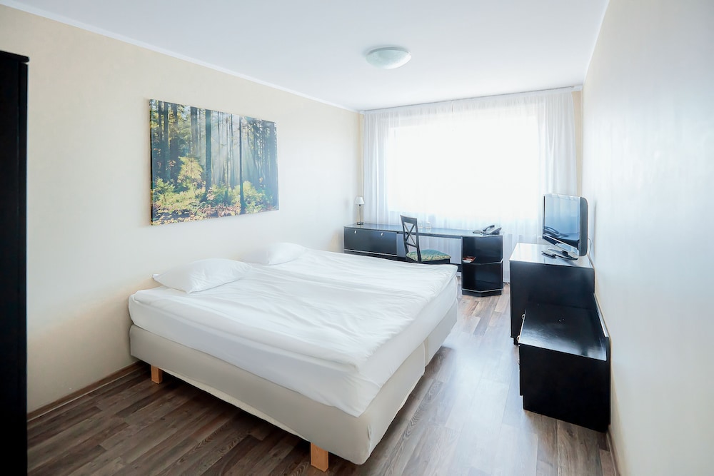 BUDGET, BASIC, TWIN BEDS