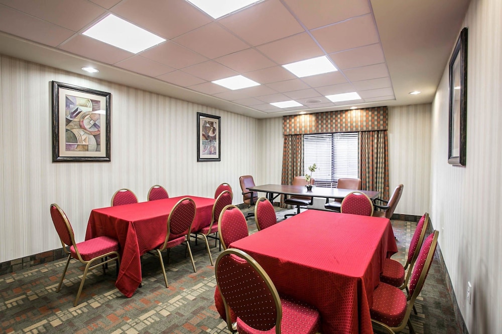 Comfort Suites Columbia Northeast Fort Jackson 45/52