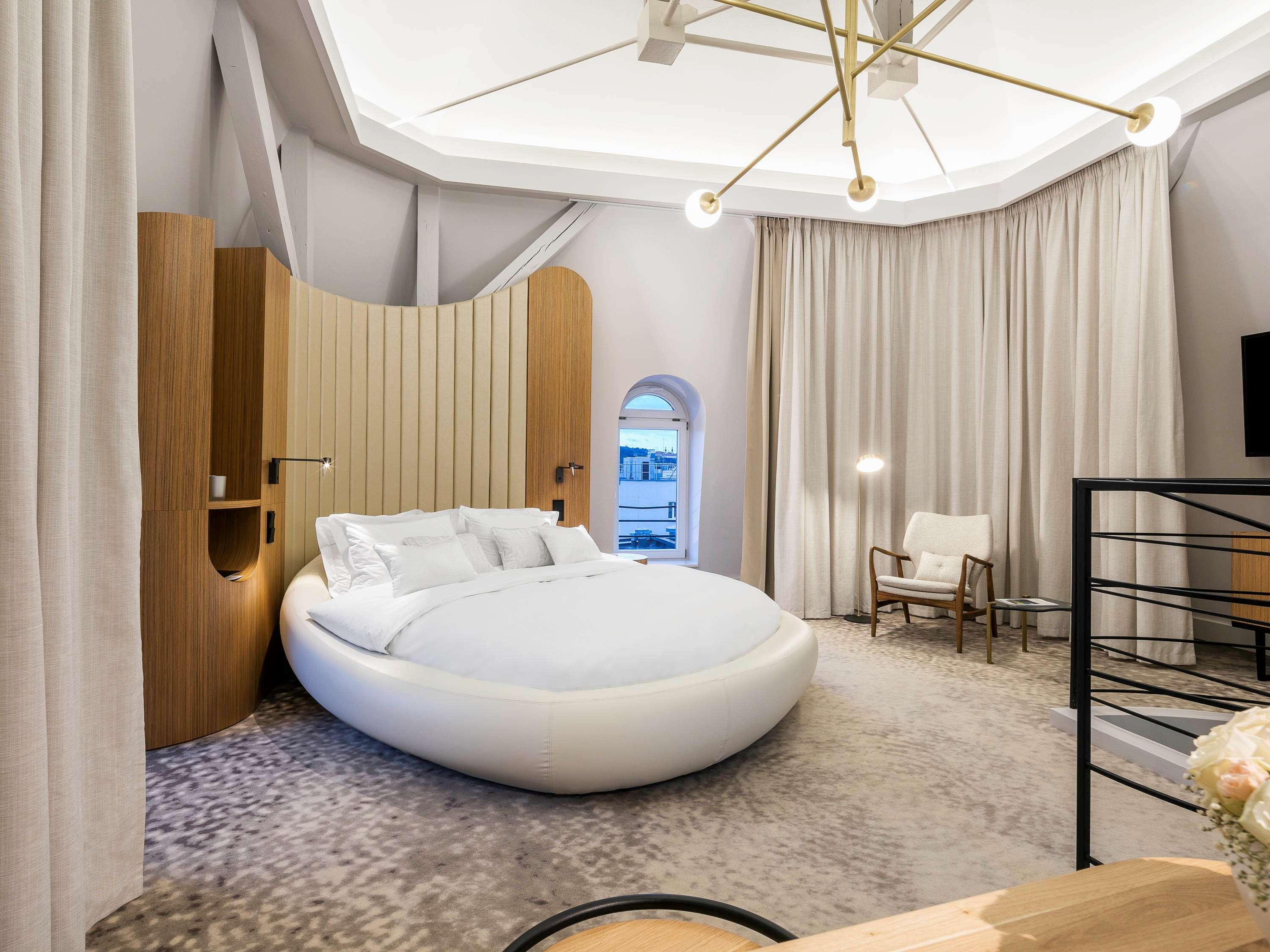 Duplex, Grand, Dome, Suite, King Bed