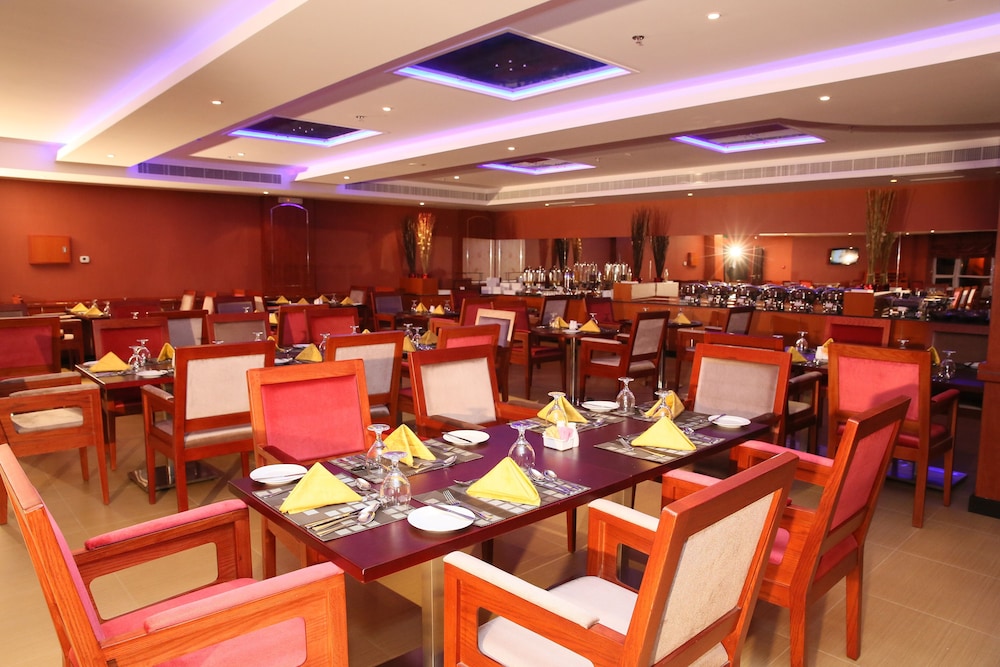ROYAL PHOENICIA HOTEL 33/50