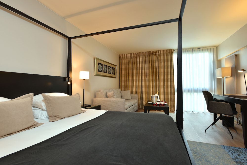 Executive, King Bed, Lake Side, Lake View