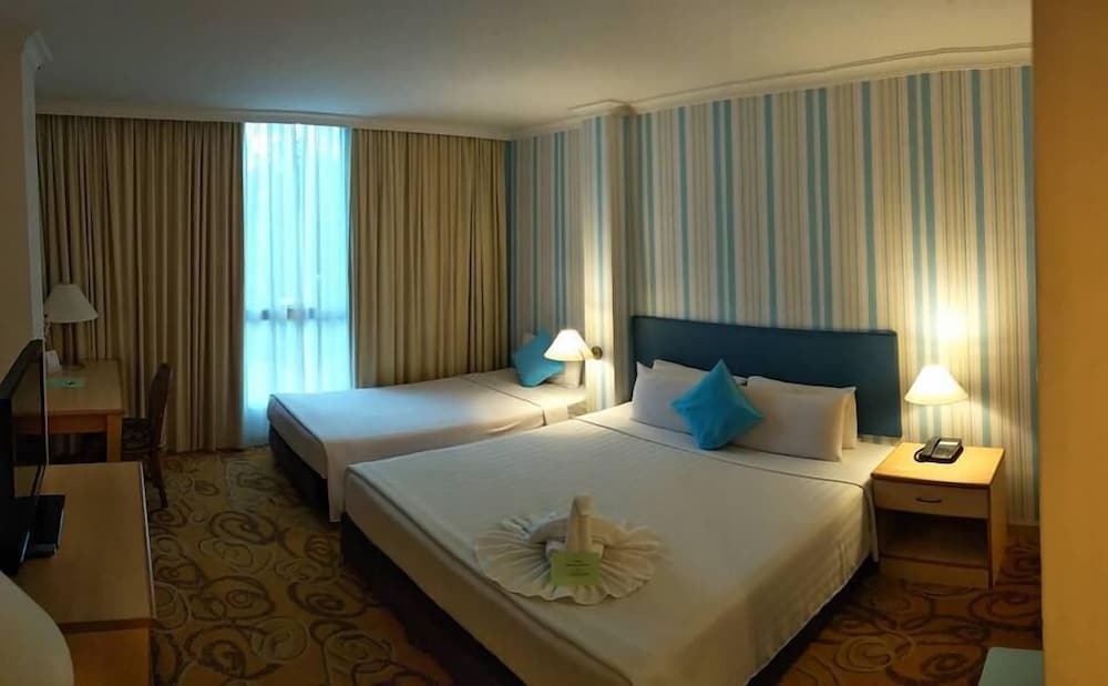 The Orchid Hotel 6/18