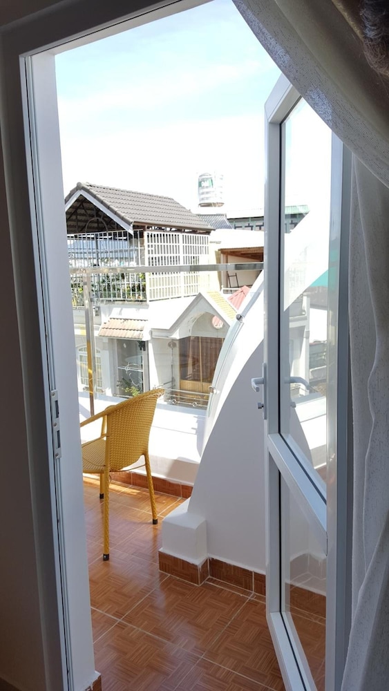 Isana Hotel Dalat 1/51