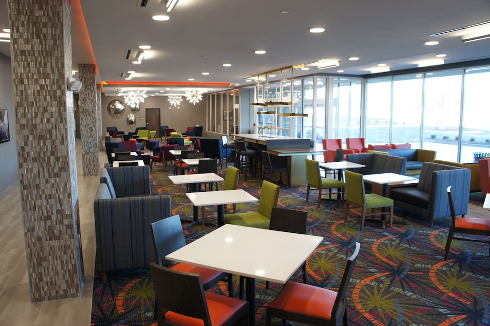 La Quinta Inn and Suites by Wyndham Braselton 40/60