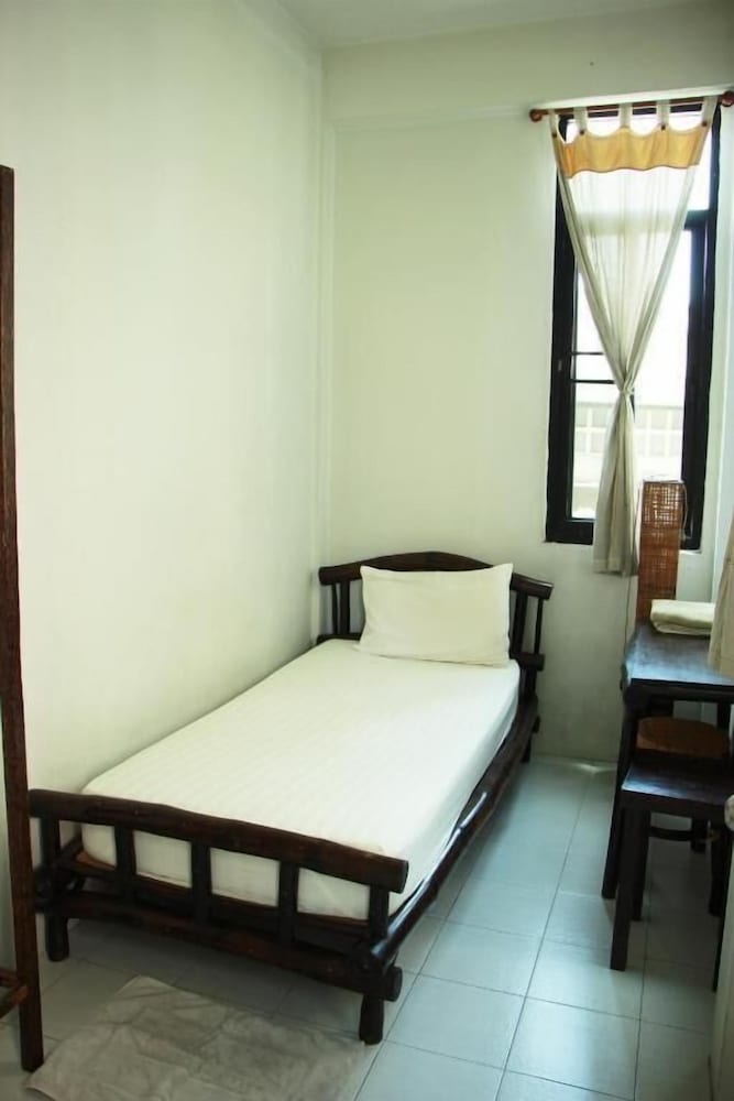 SINGLE, SINGLE BED, SHARED BATHROOM, ANNEX