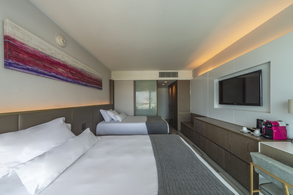 SUPERIOR, TWIN BEDS, SIDE SEA VIEW