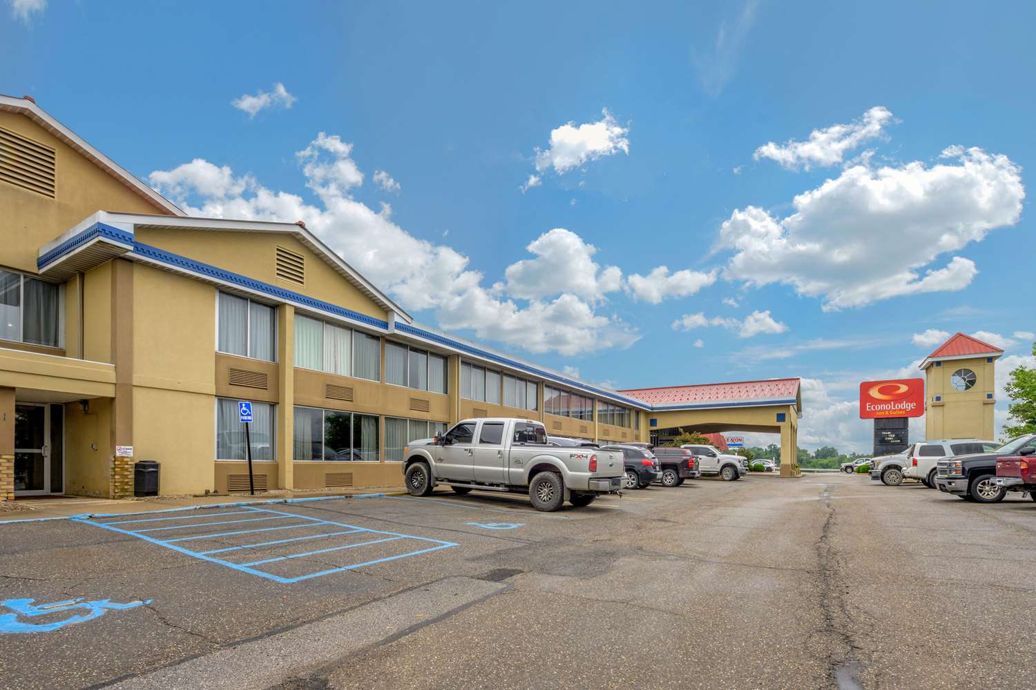 Econo Lodge Inn & Suites Triadelphia - Wheeling 29/31