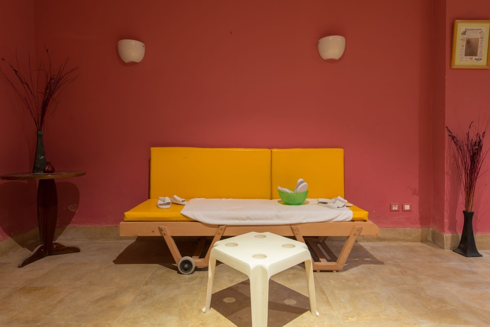 Regency Monastir 19/50