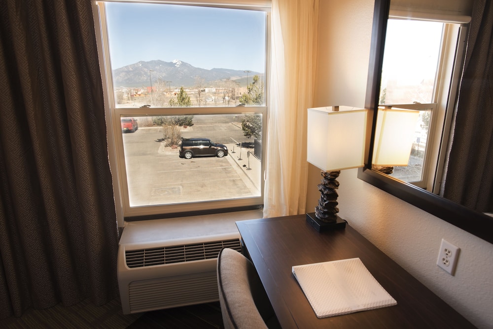 Hampton Inn Taos 27/48