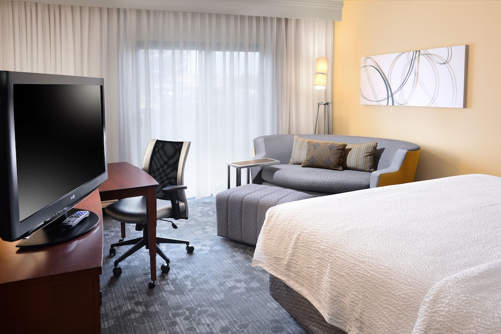 ROOM, KING BED, SOFA, ACCESSIBLE