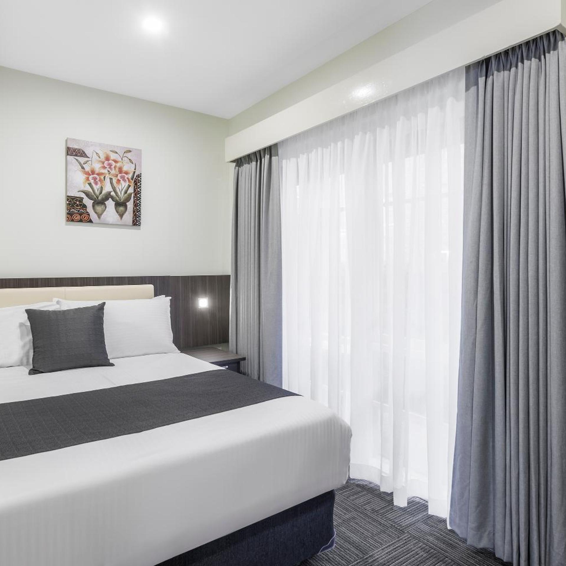 Efficiency, Single Bed, Queen Bed