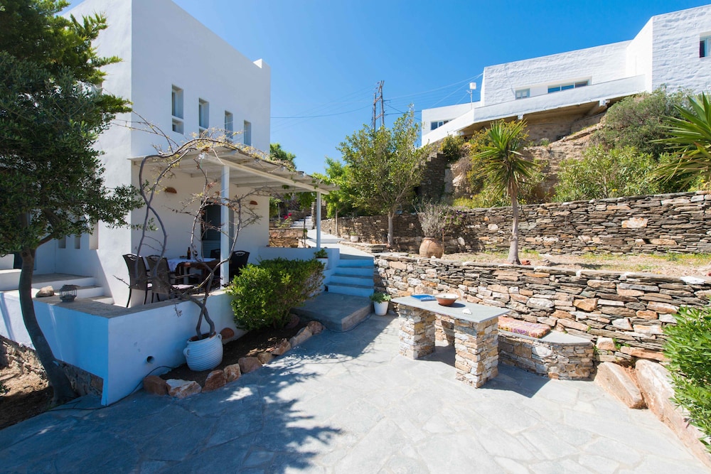 peristeronas house