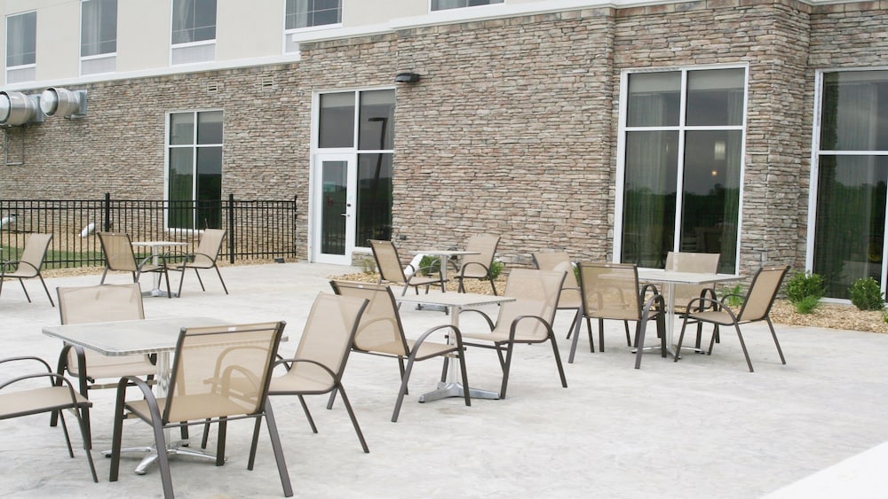 HOLIDAY INN GUIN 53/65