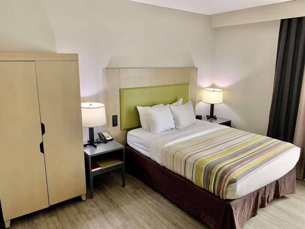 Country Inn & Suites By Radisson Sandusky South OH 5/32