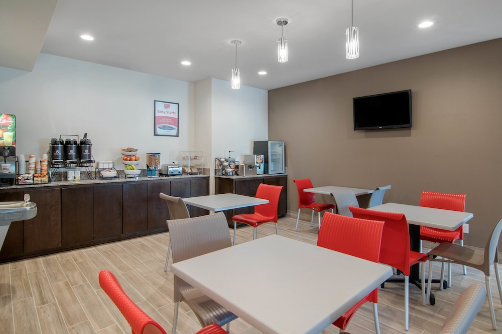 Econo Lodge Inn & Suites Springfield Main Street 41/63