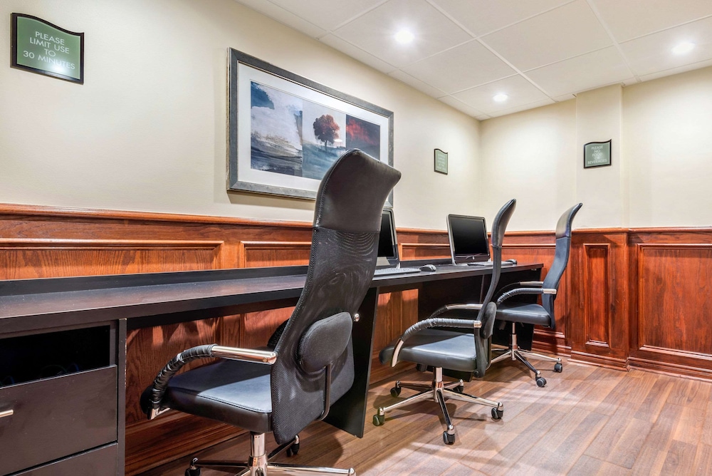 Quality Inn and Suites Brampton 45/47