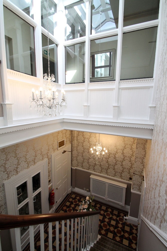 The Alexandra Court Hotel 1/37