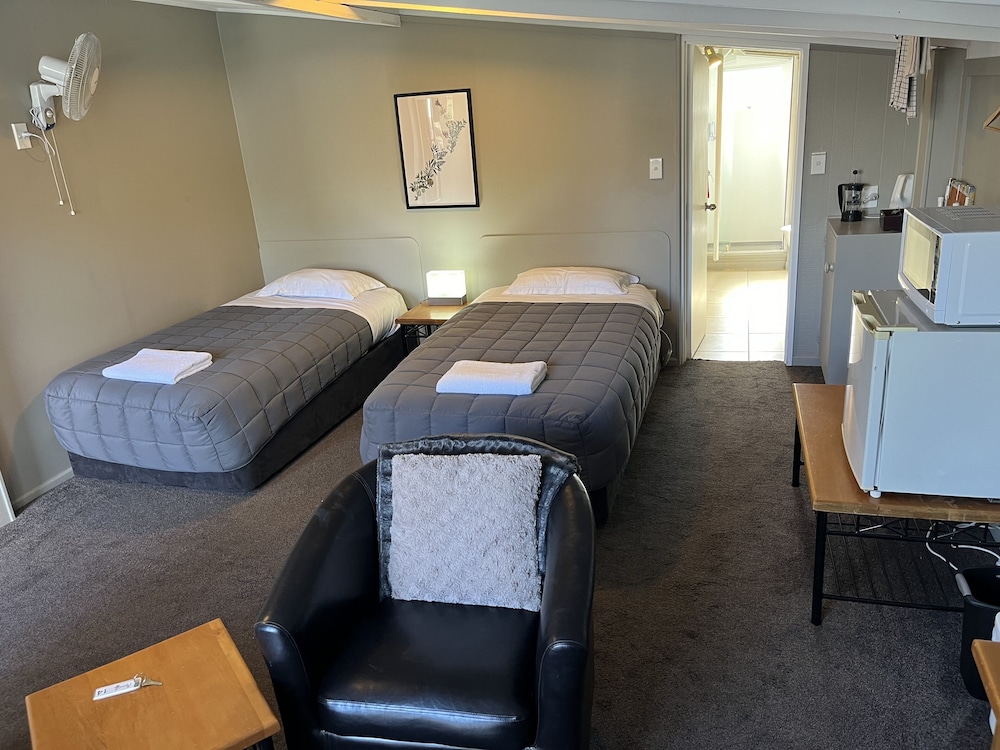 Manuka Crescent Motel 23/63