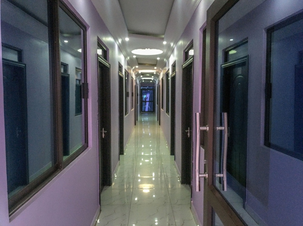 The Prince Charles Hotel 4/37
