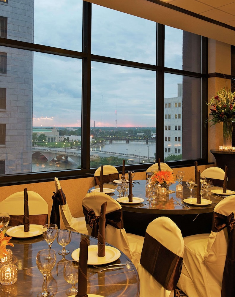 The Capital Suites Hotel 35/60