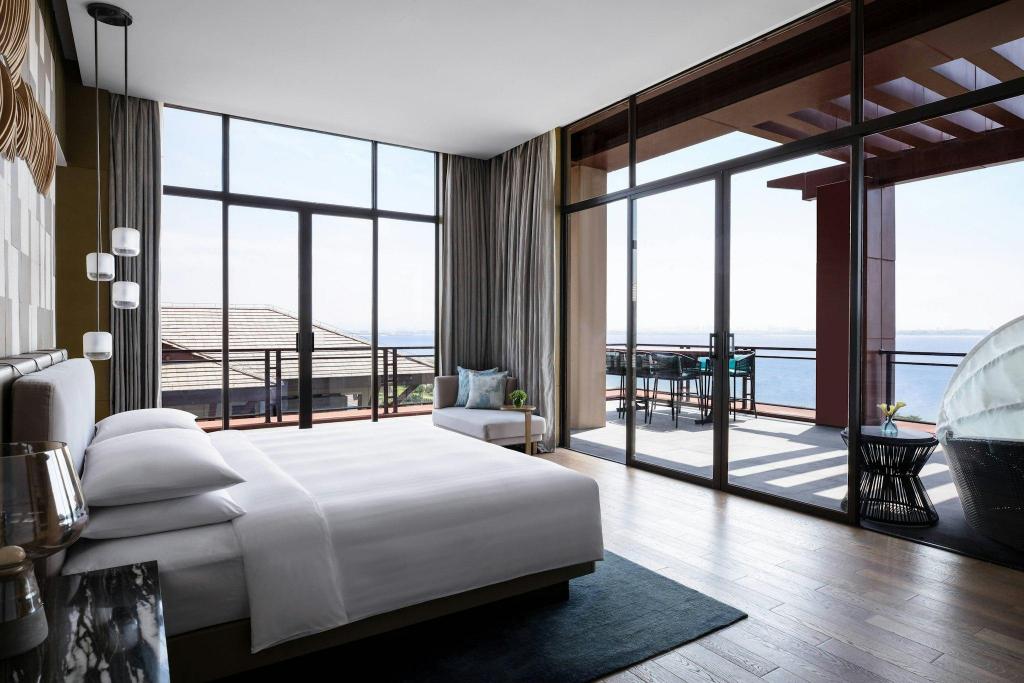 1 Bedroom, Vice President, Suite, King Bed, Ocean View, Private Pool, Balcony