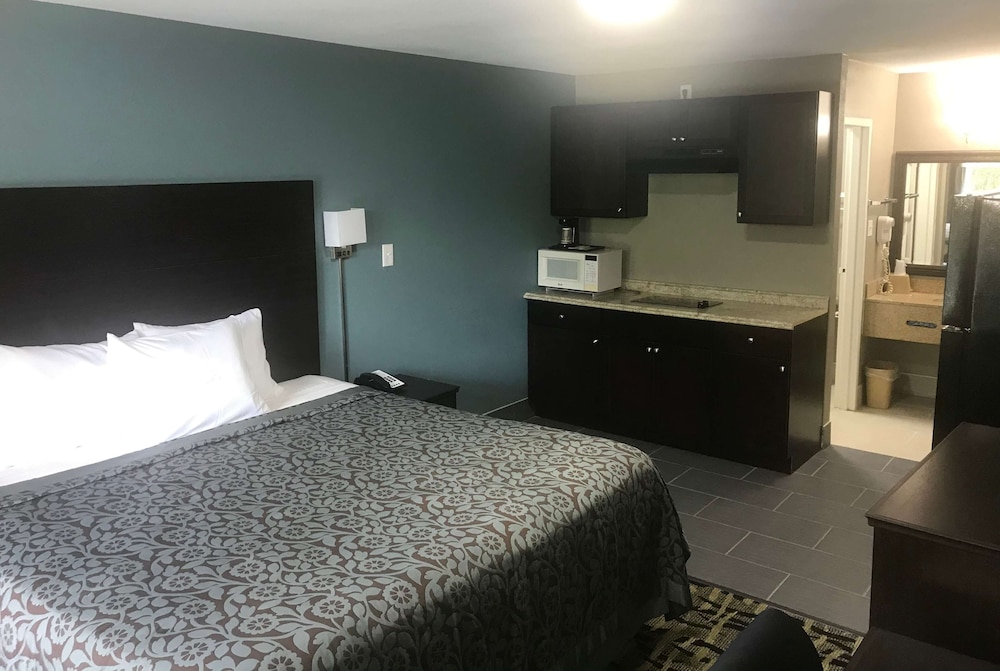Days Inn & Suites By Wyndham Collierville Germantown Area 3/25