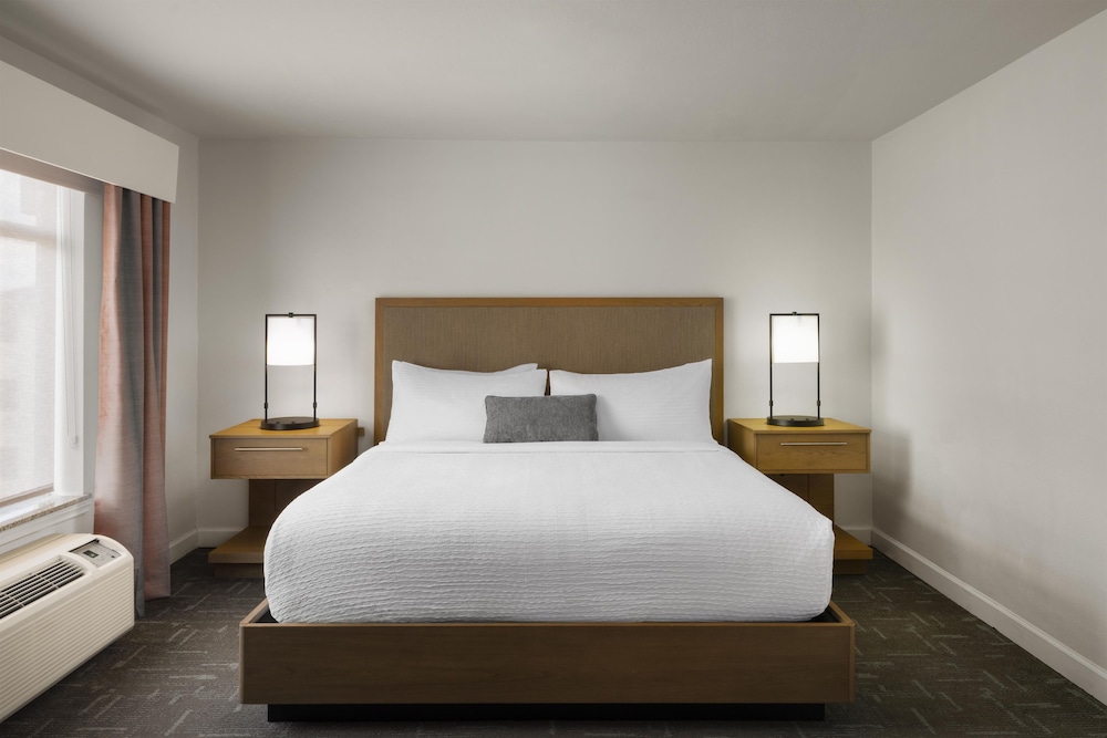 Suite, King Bed, Sofa, Living Area