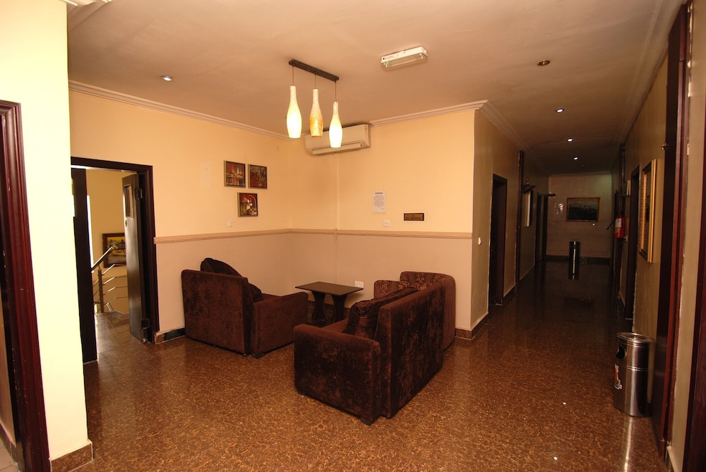 Trafford Hotel 25/50