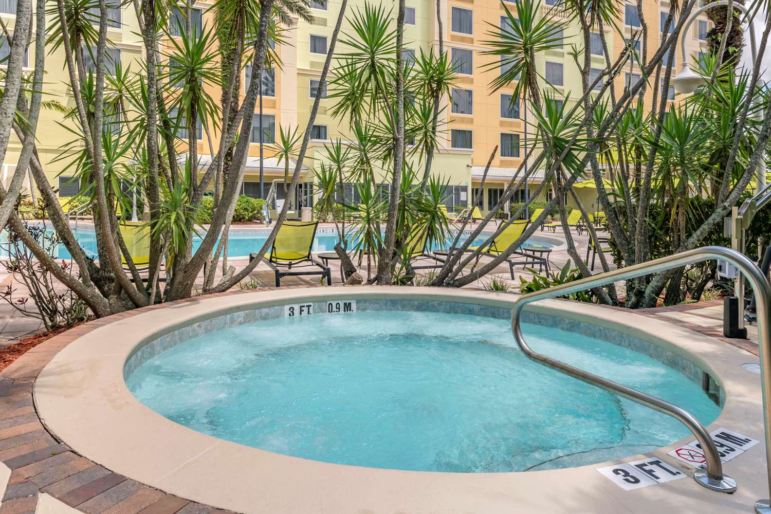 Comfort Suites Maingate East 18/18