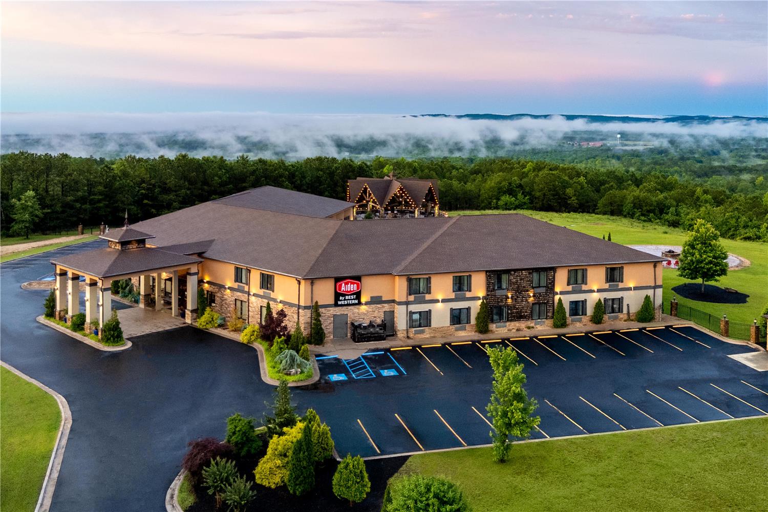 Aiden by Best Western Warm Springs Hotel and Event Center 41/44