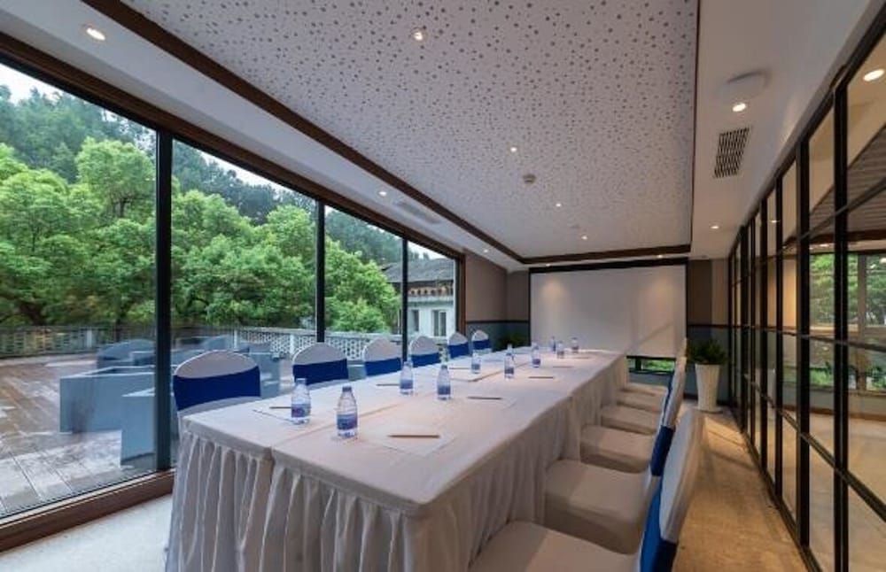 Nostalgia Hotel (West lake Hangzhou) 55/60