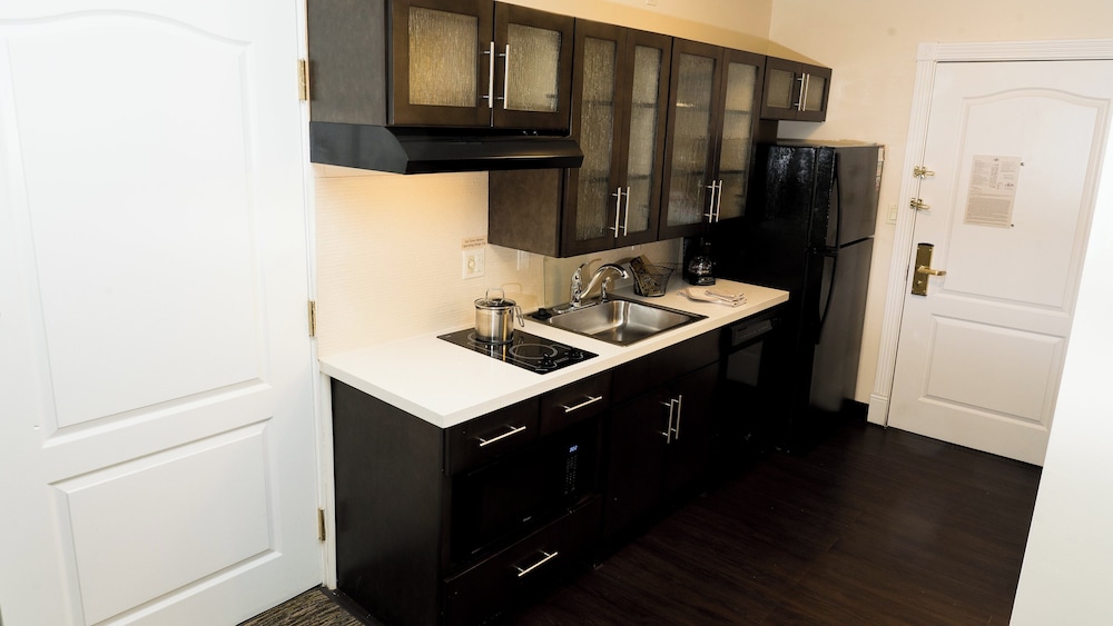 Candlewood Suites St. Joseph Benton Harbor 38/38