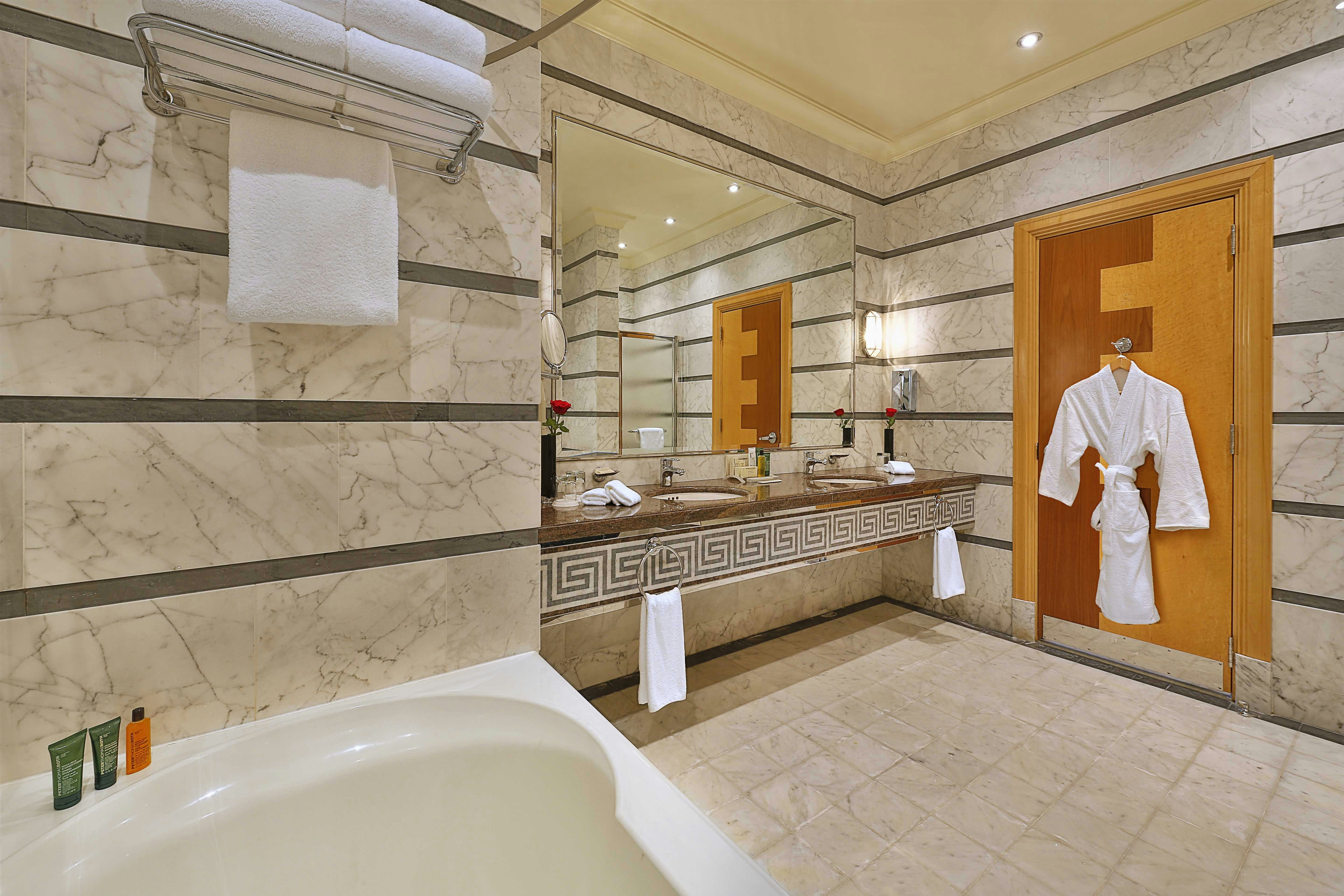 Royal, Executive, Suite, King Bed