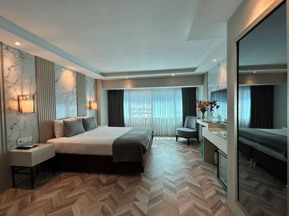 The Roomy Hotel Nisantasi 6/25