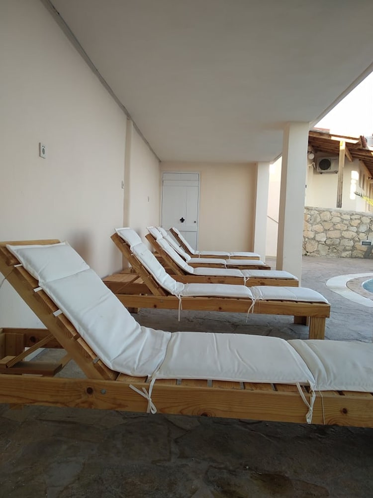 Creta Suites 8/70