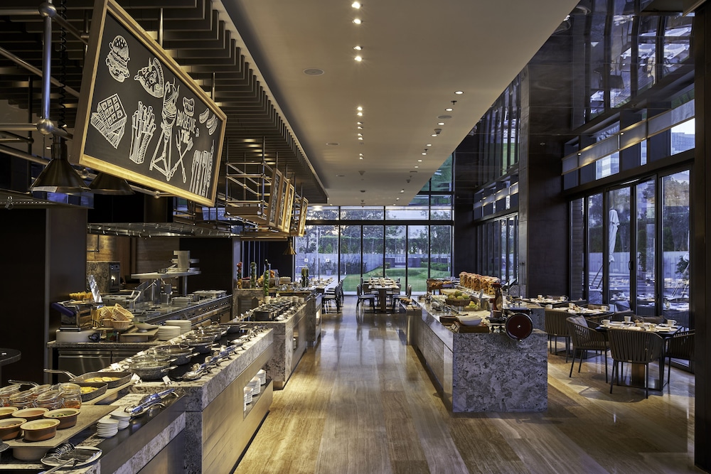 The Den Bengaluru, LXR Hotels & Resorts 31/50