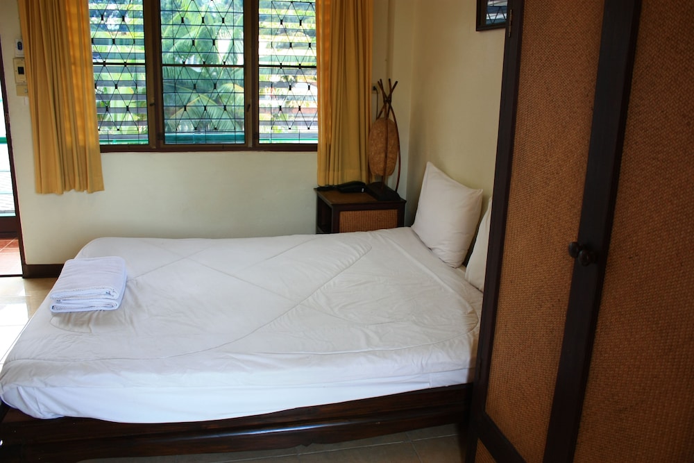 ROOM, DOUBLE BED