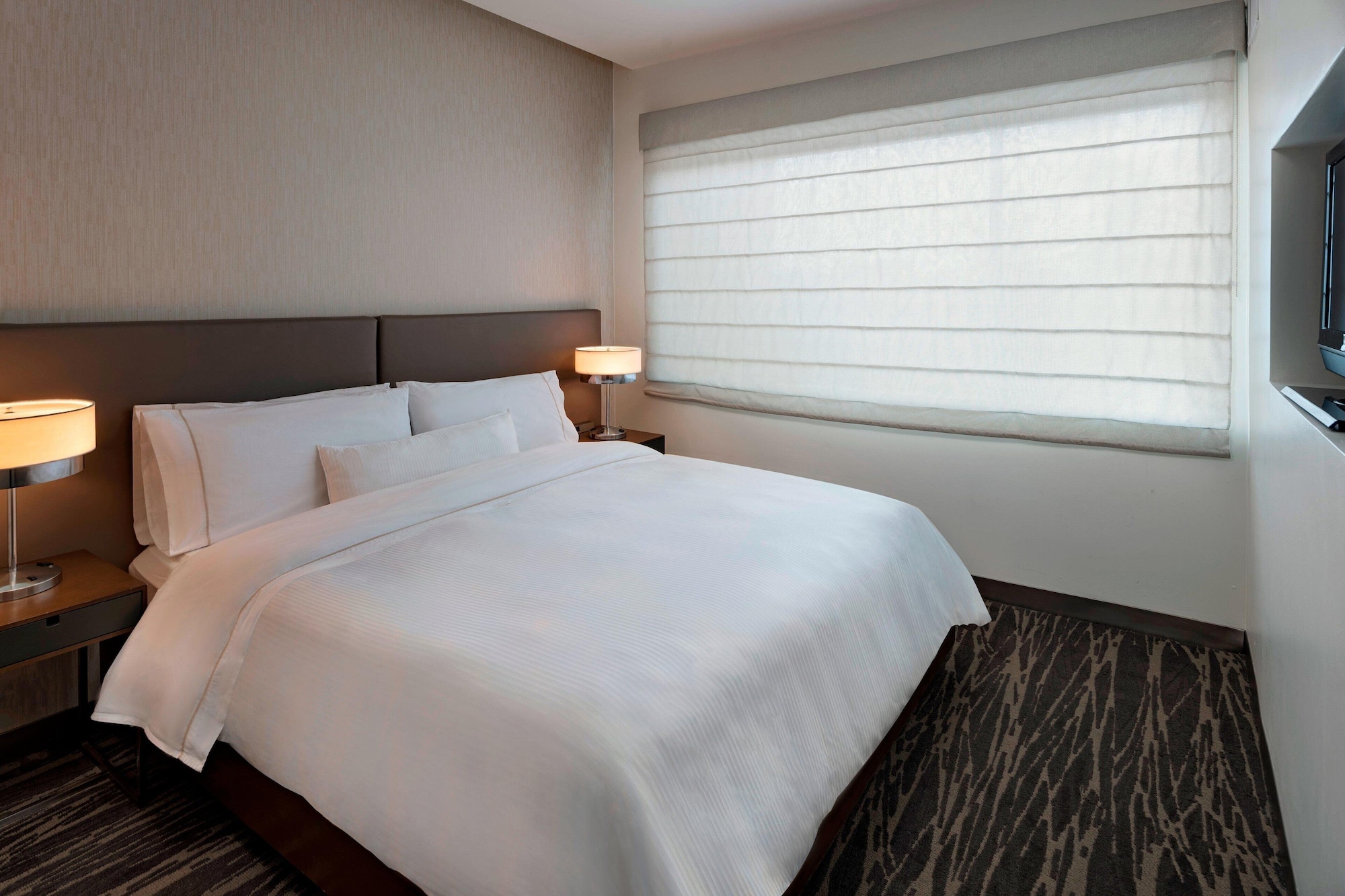 STUDIO, KING BED, SOFA