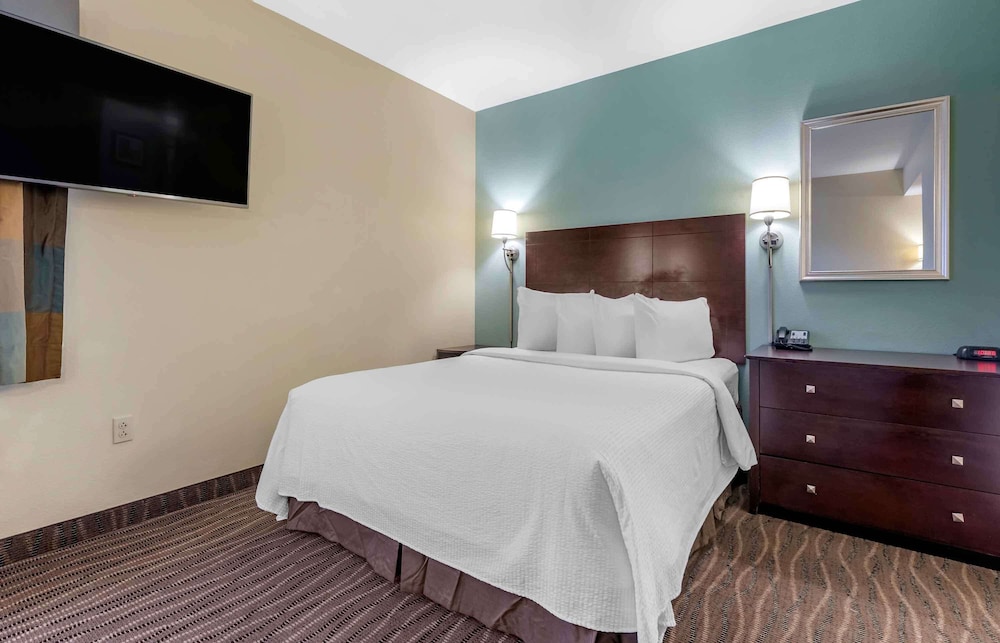 Crestwood Suites Lakeland 25/63