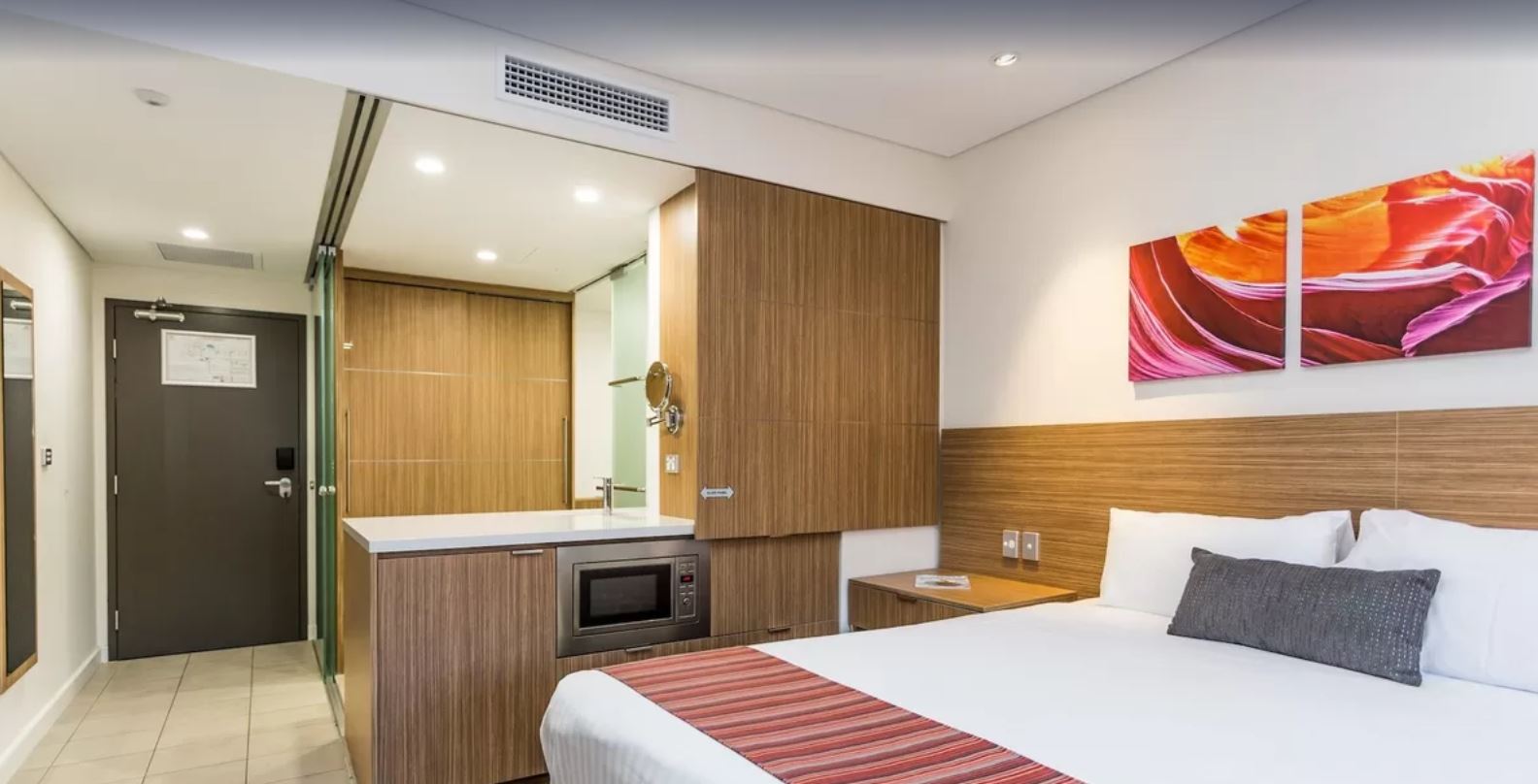 Executive, Suite