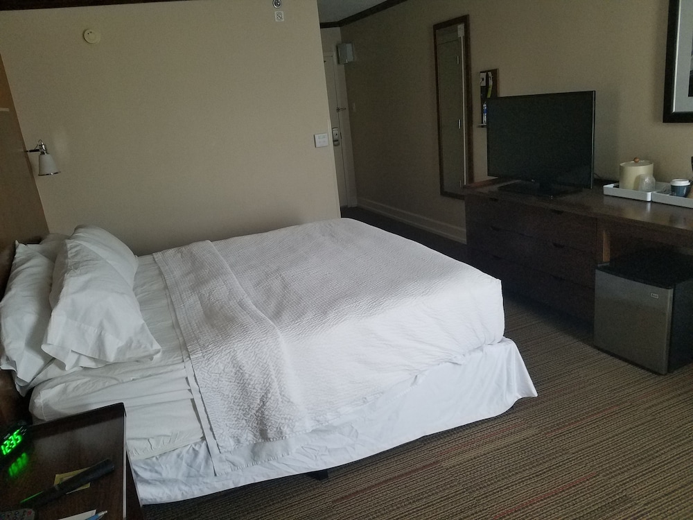 Four Points by Sheraton Kansas City Airport 11/36